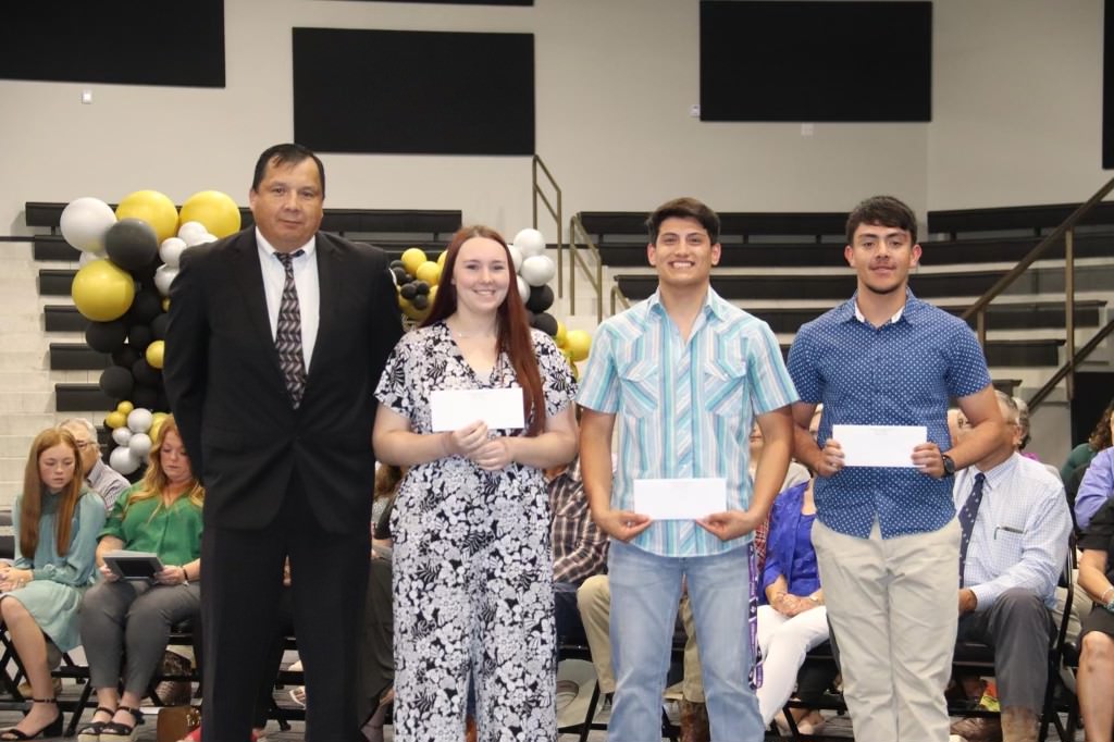 Comanche High School - Market President Juvenal Sierra and students